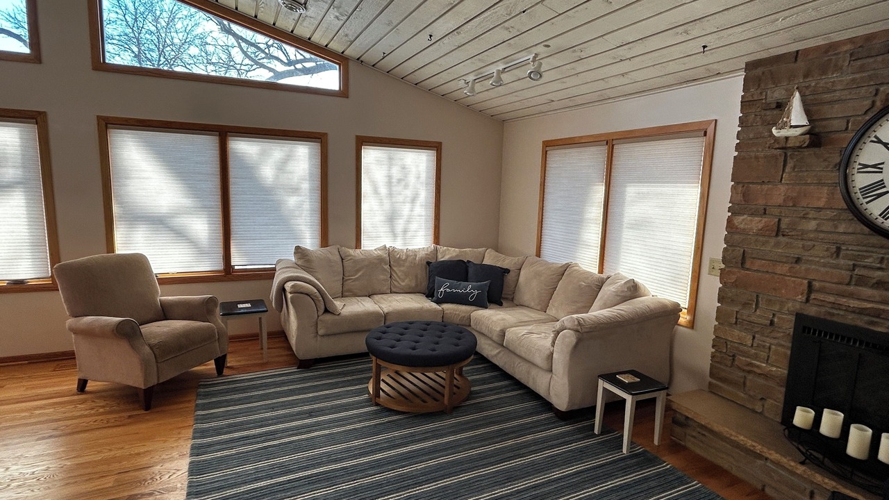 Photo of Livingroom in Maple Lake
