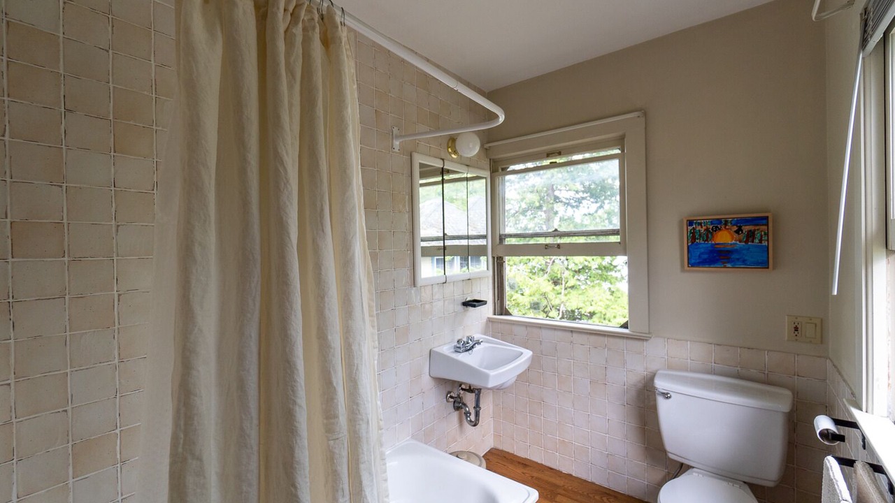 Photo of Bathroom in North Kawartha