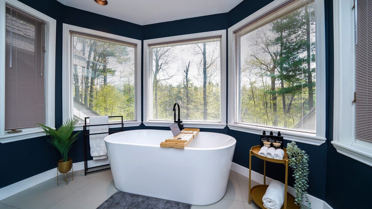 Photo of Bathroom in Grand Bend