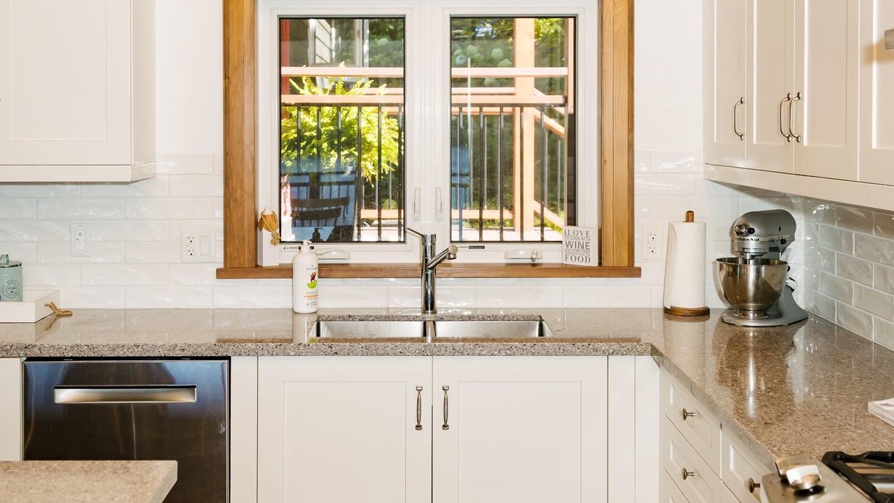 Photo of Kitchen in Dysart et al