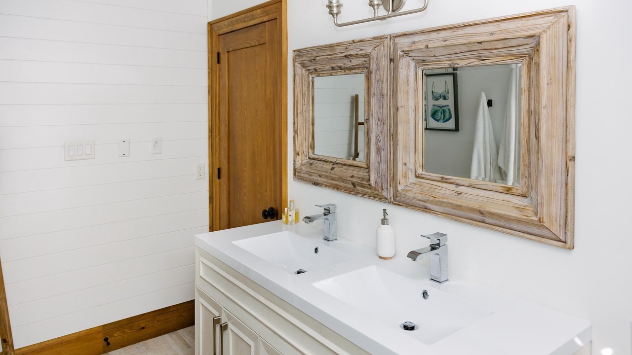 Photo of Bathroom in Dysart et al