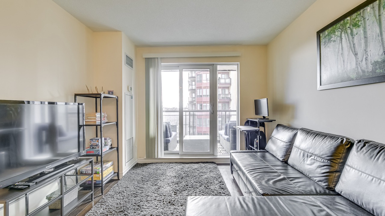 Photo of Livingroom in Bayview Village