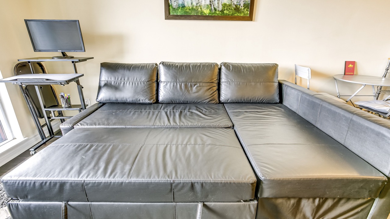 Photo of Livingroom in Bayview Village
