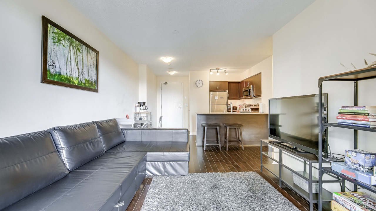 Photo of Livingroom in Bayview Village