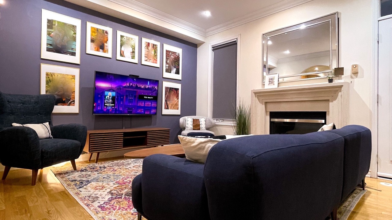 Photo of Livingroom in Clairlea - Birchmount