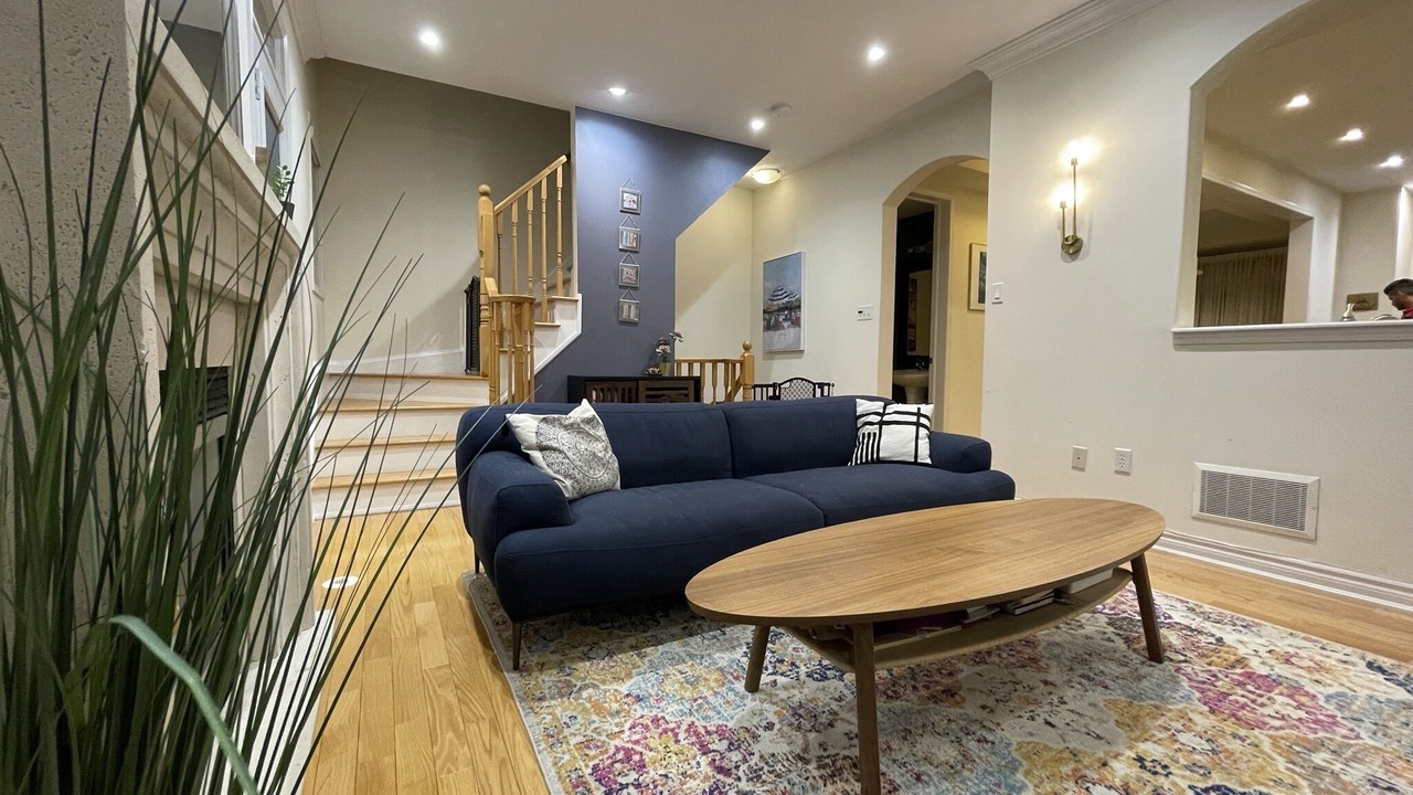 Photo of Livingroom in Clairlea - Birchmount
