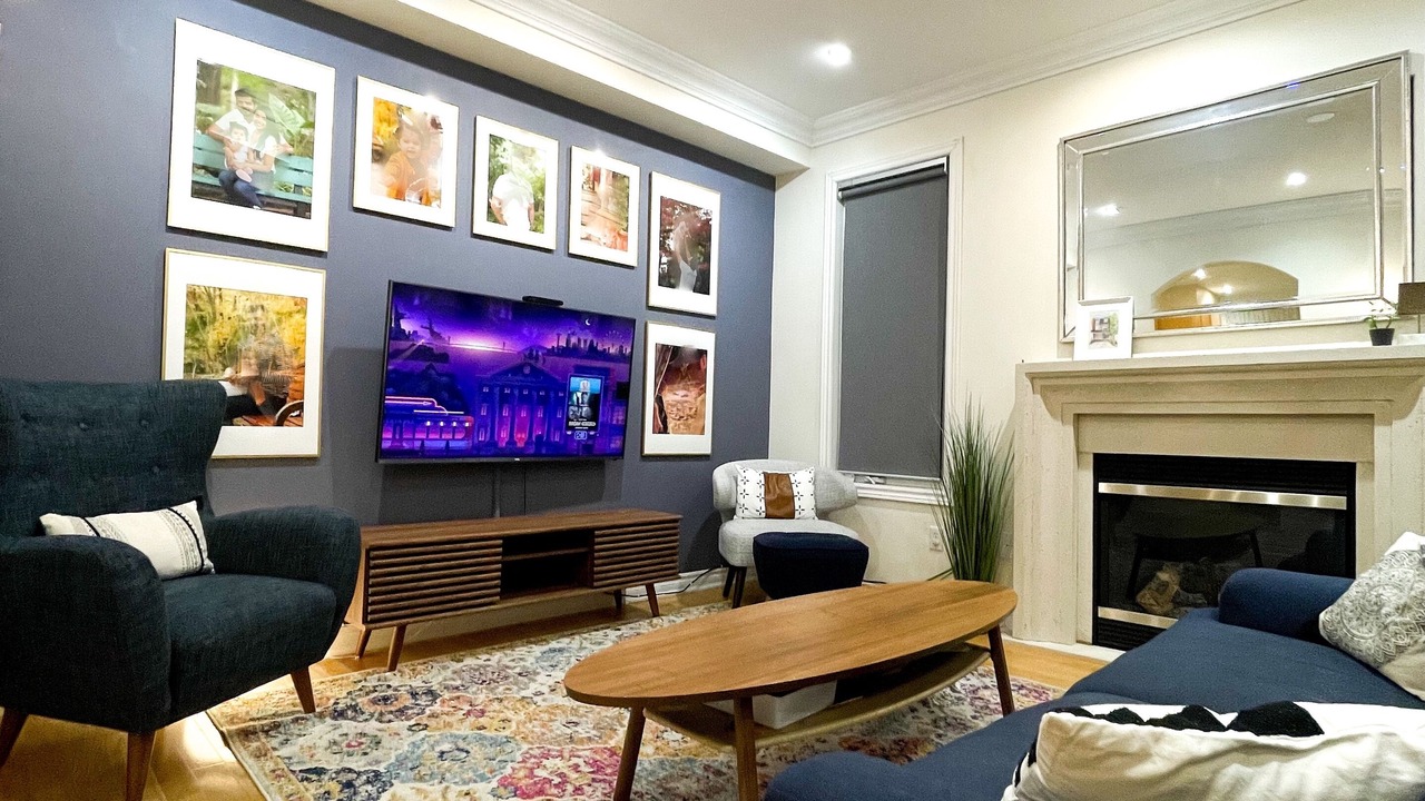 Photo of Livingroom in Clairlea - Birchmount