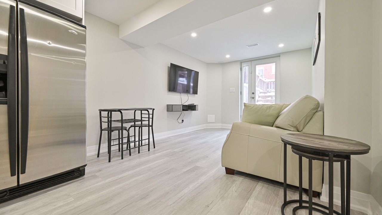 Photo of Livingroom in Hurontario