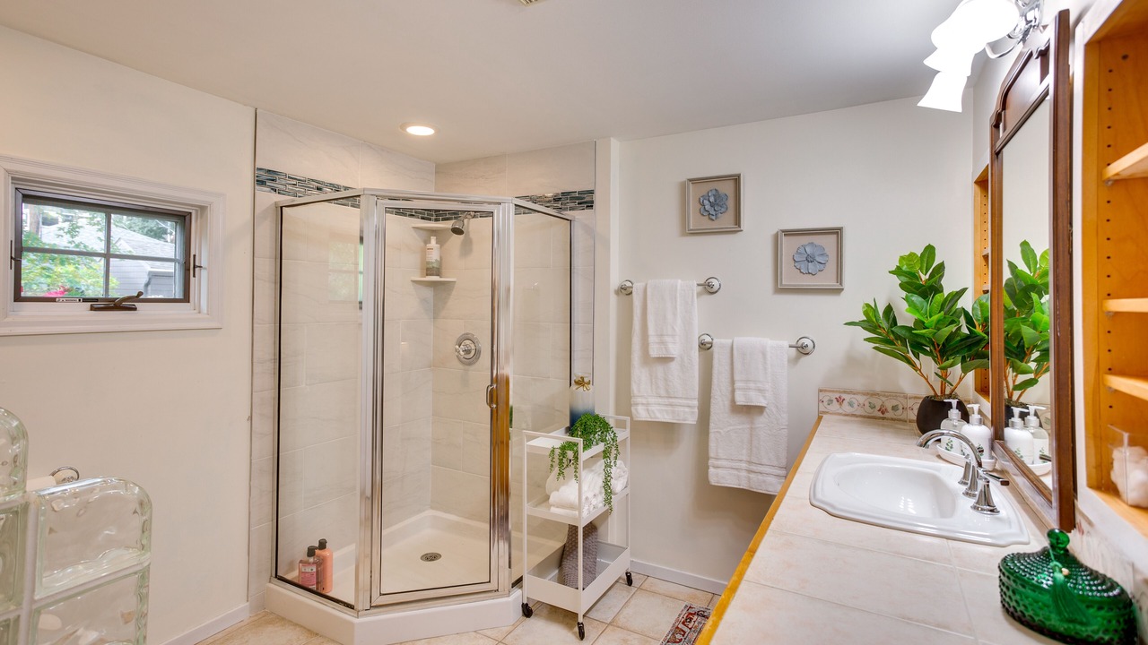 Photo of Bathroom in Lynnhurst