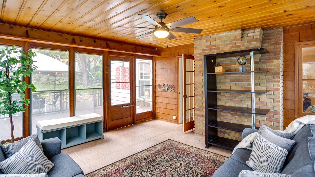 Photo of Bedroom in Lynnhurst
