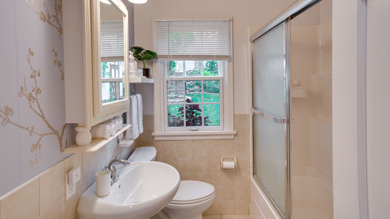 Photo of Bathroom in Lynnhurst
