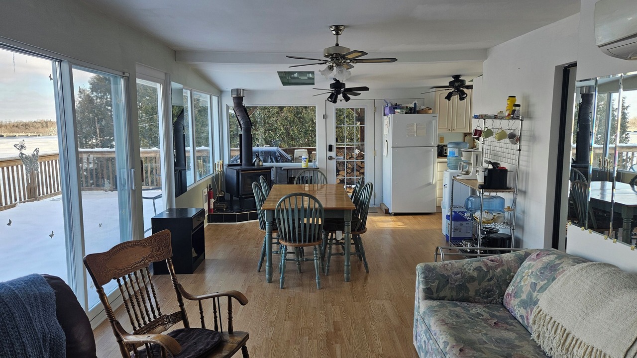 Photo of Livingroom in Campbellford