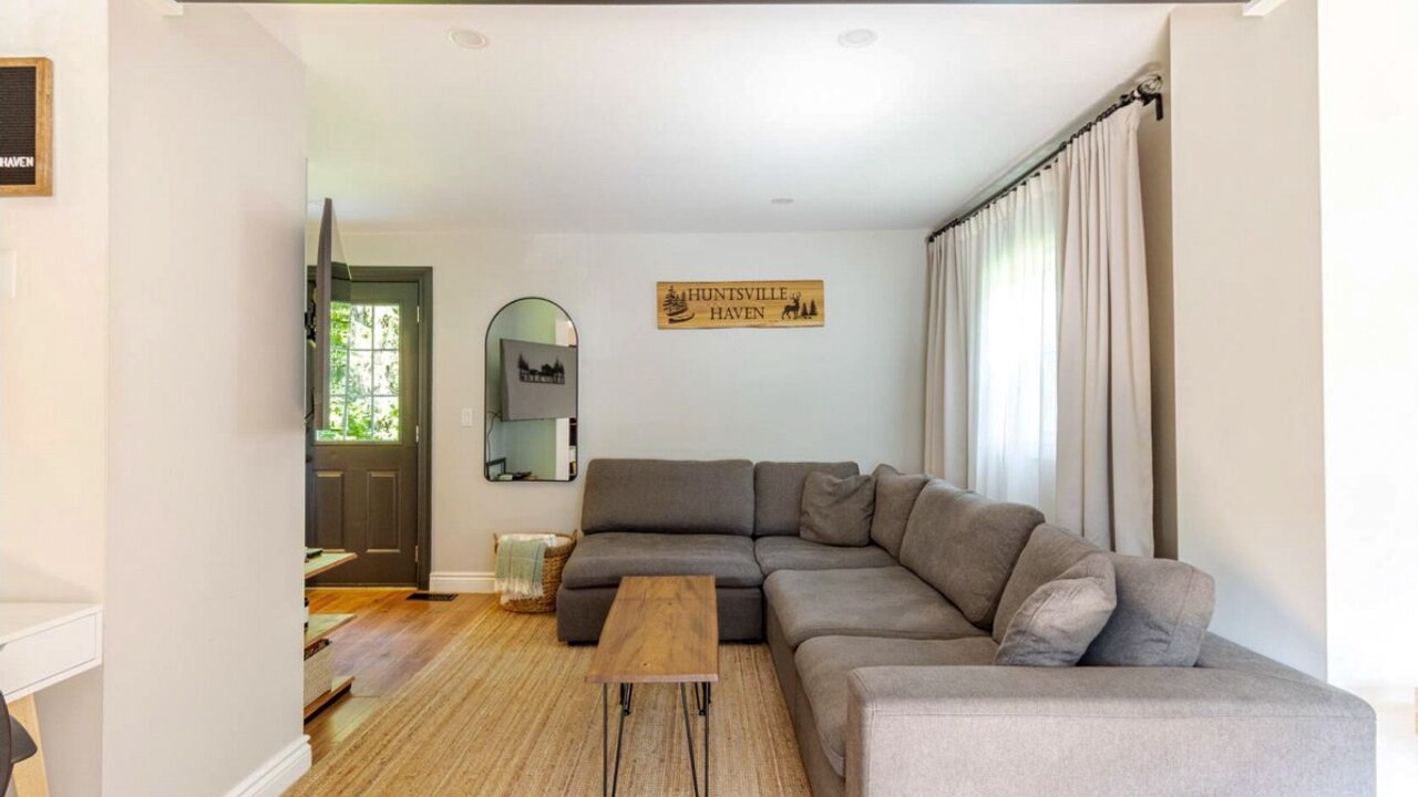 Photo of Livingroom in Huntsville