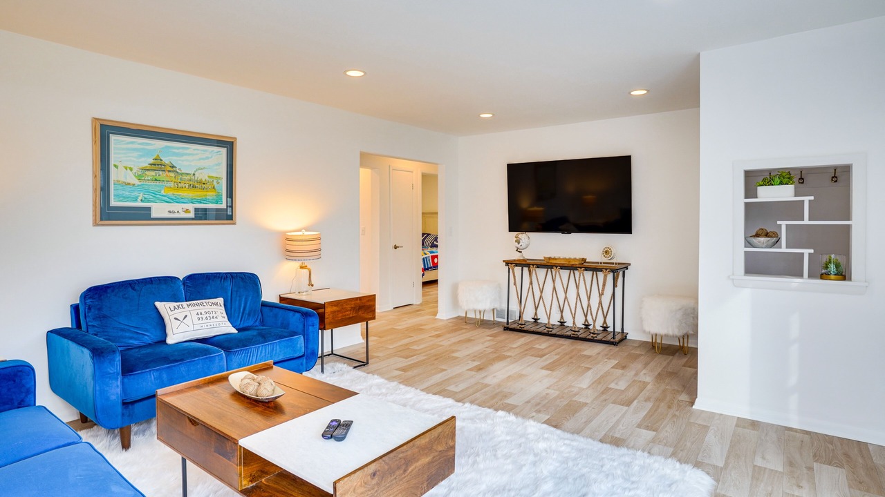 Photo of Livingroom in Deephaven