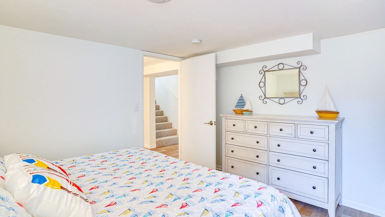 Photo of Bedroom in Deephaven
