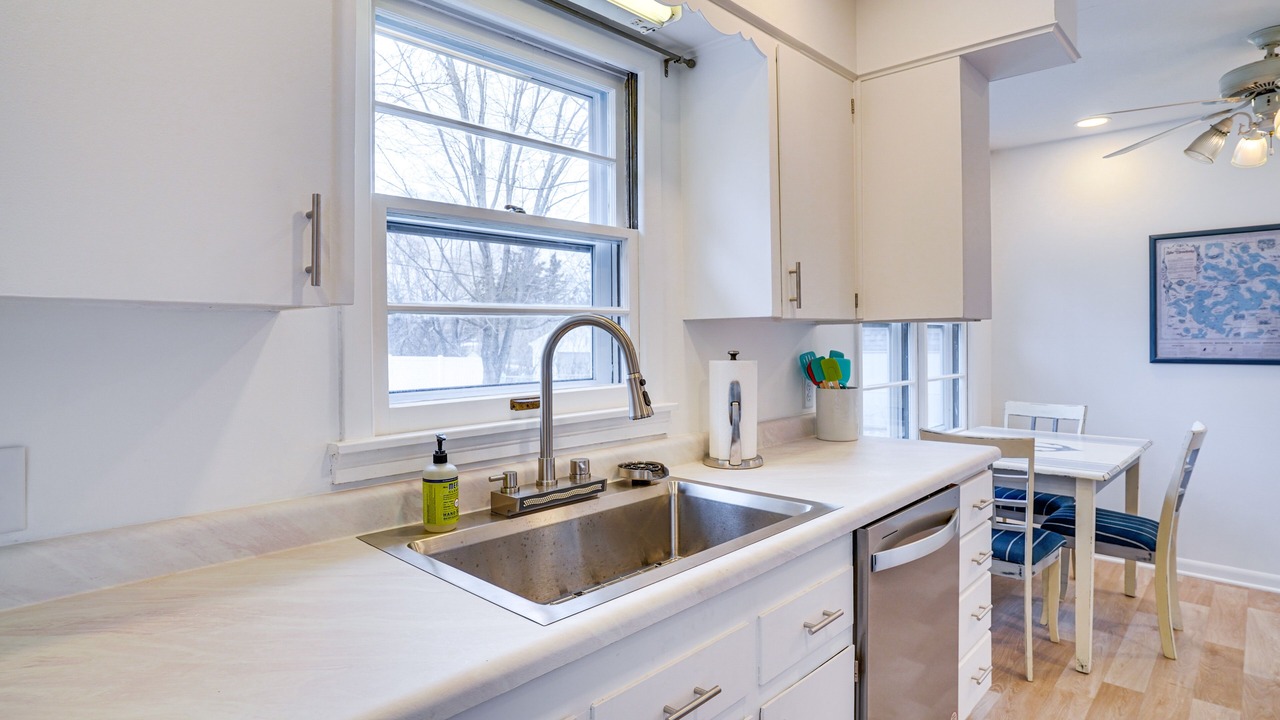 Photo of Kitchen in Deephaven
