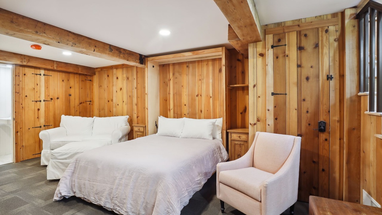 Photo of Bedroom in Wayzata