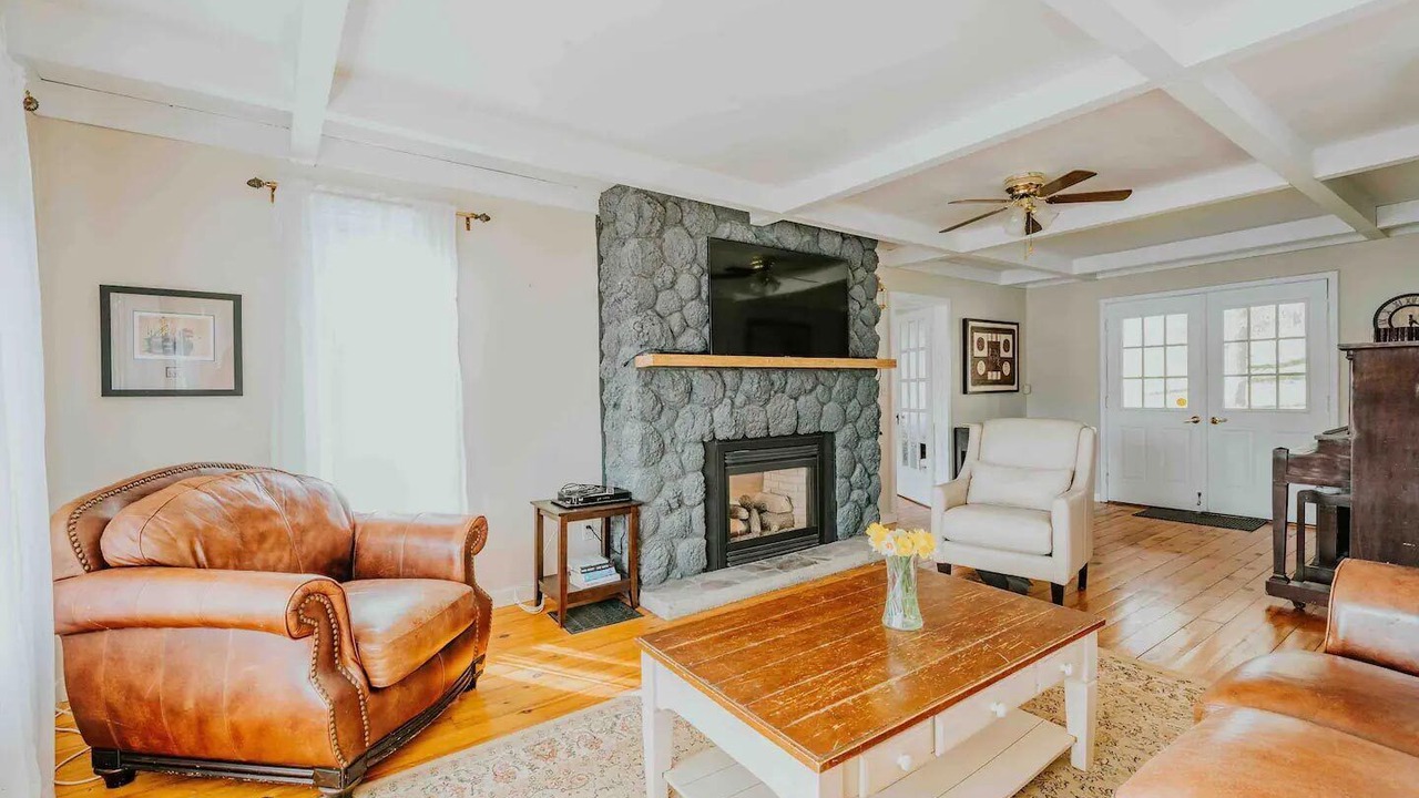 Photo of Livingroom in Centre Hastings