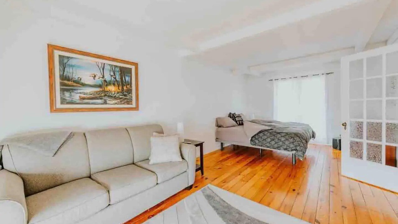 Photo of Livingroom in Centre Hastings