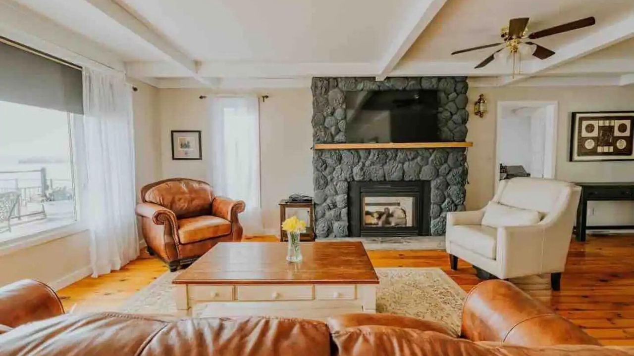 Photo of Livingroom in Centre Hastings