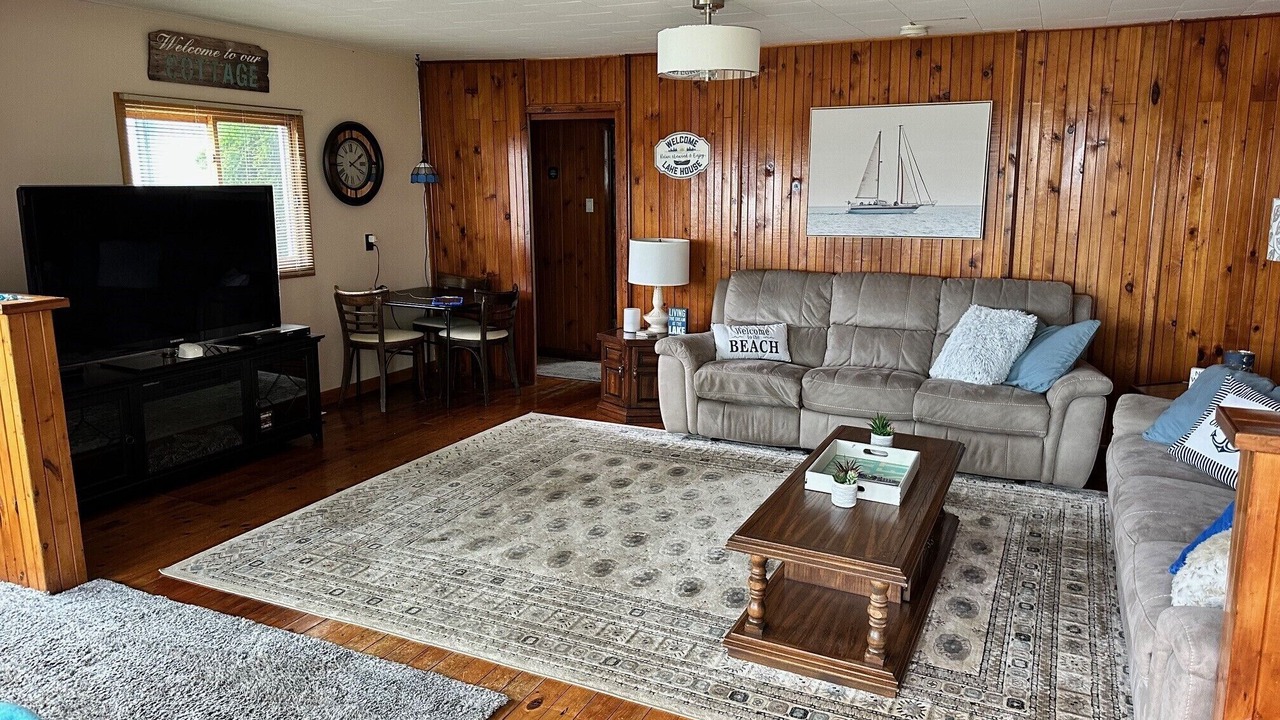 Photo of Livingroom in Port Elgin