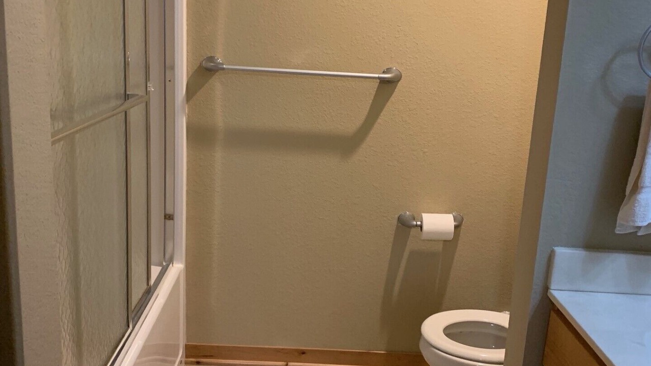 Photo of Bathroom in Lake Shore