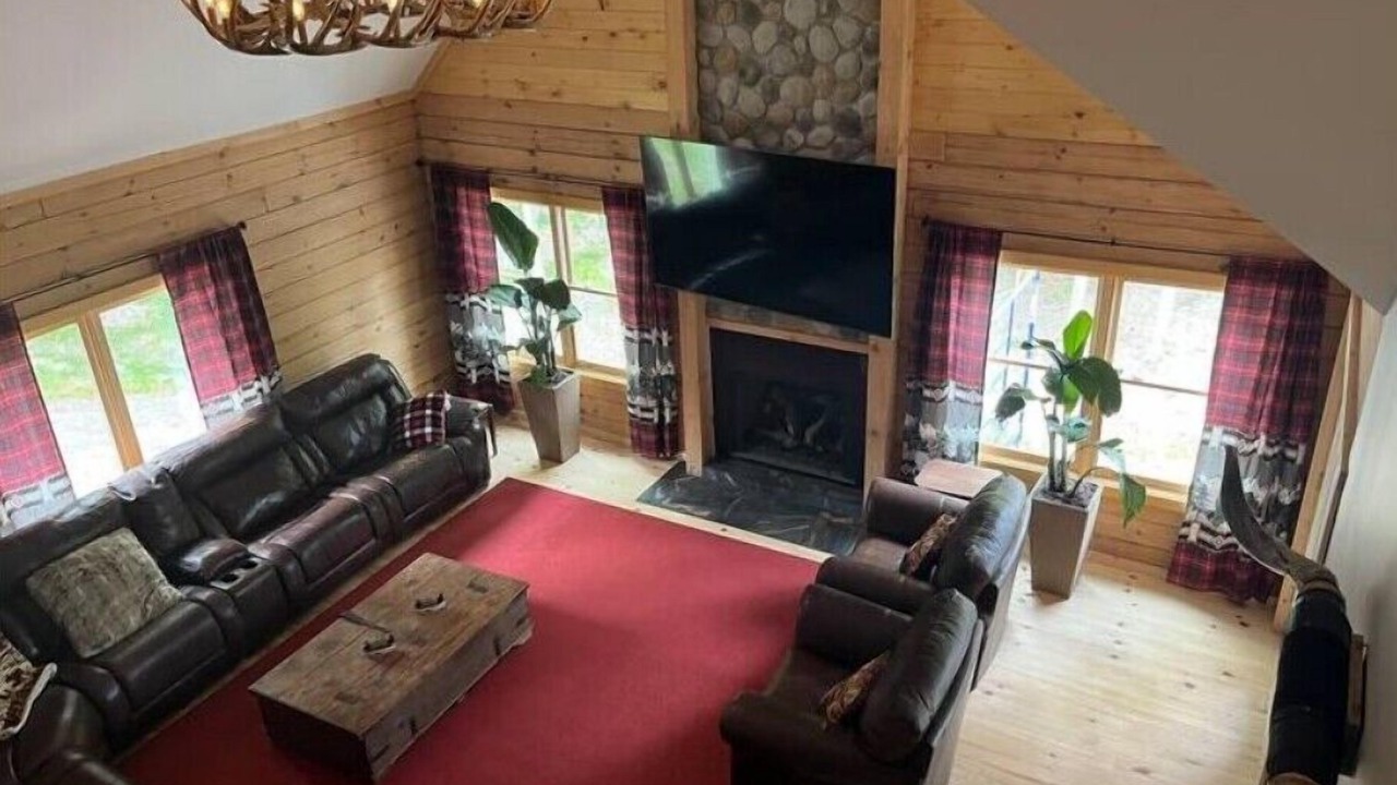Photo of Livingroom in Cobourg
