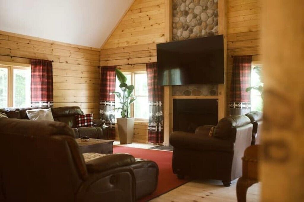 Photo of Livingroom in Cobourg