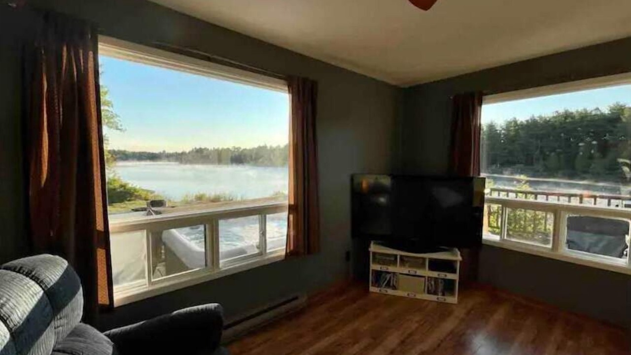 Photo of Livingroom in Byng Inlet
