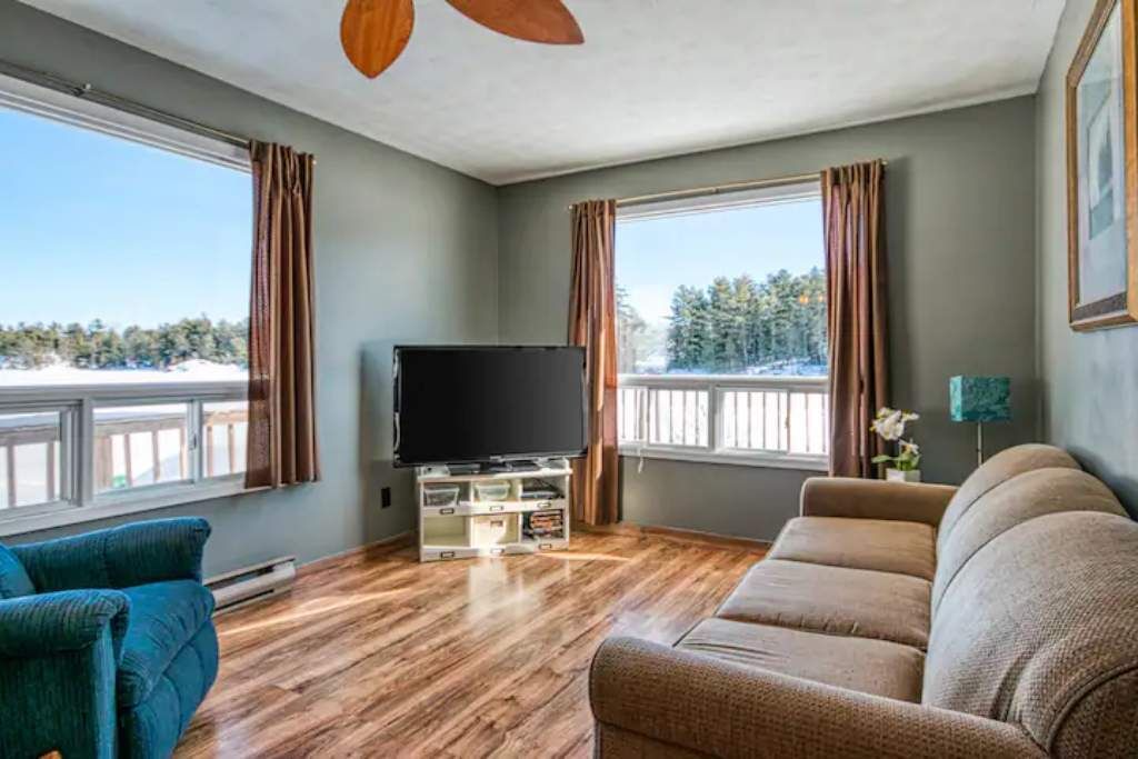 Photo of Livingroom in Byng Inlet