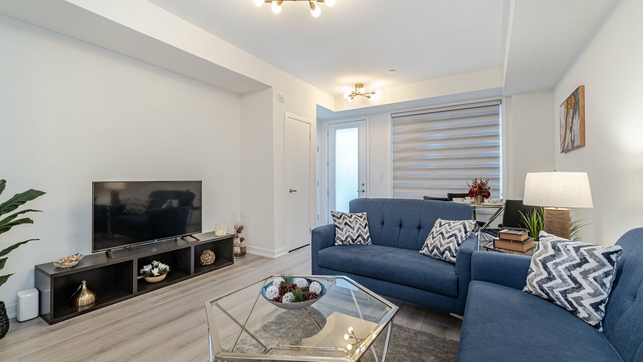 Photo of Livingroom in Erin Mills