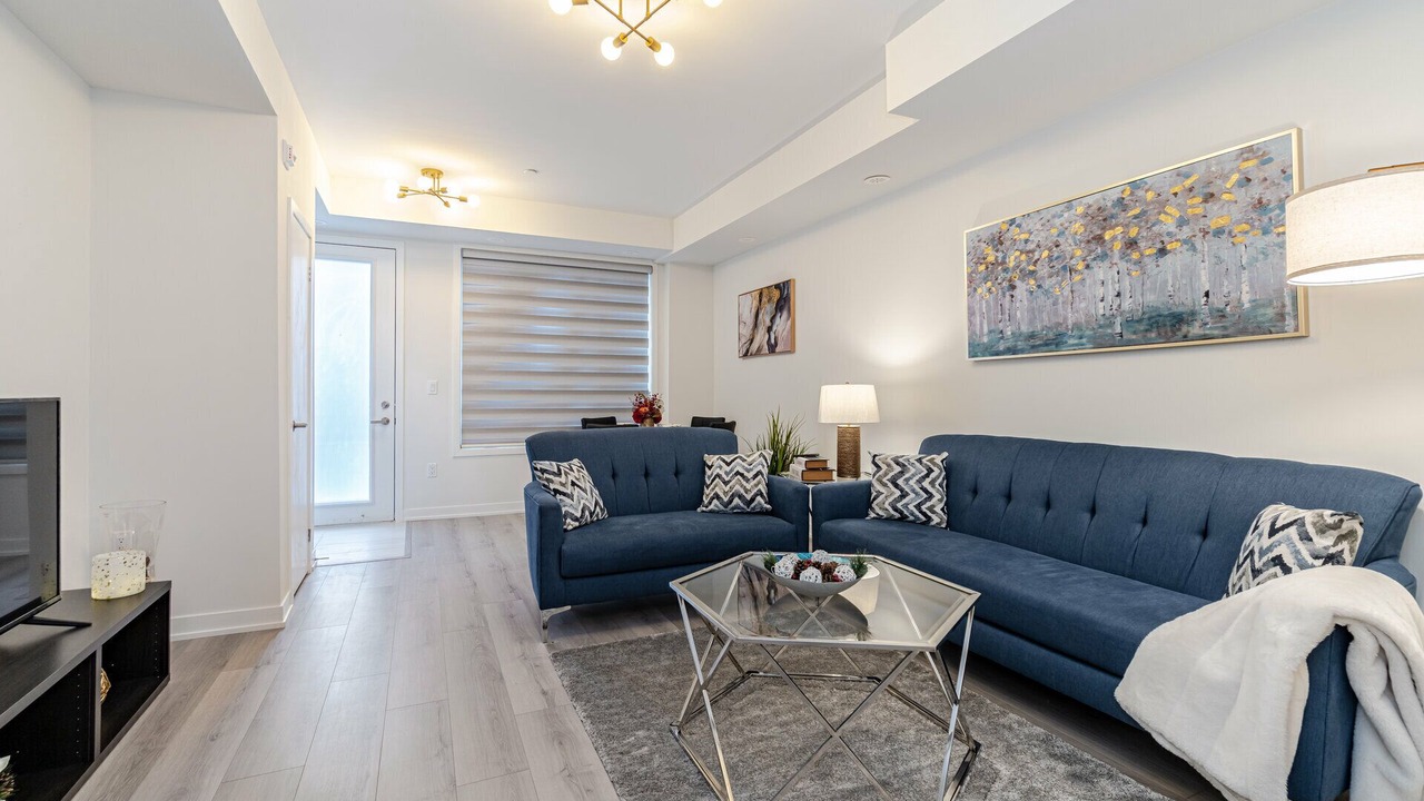 Photo of Livingroom in Erin Mills