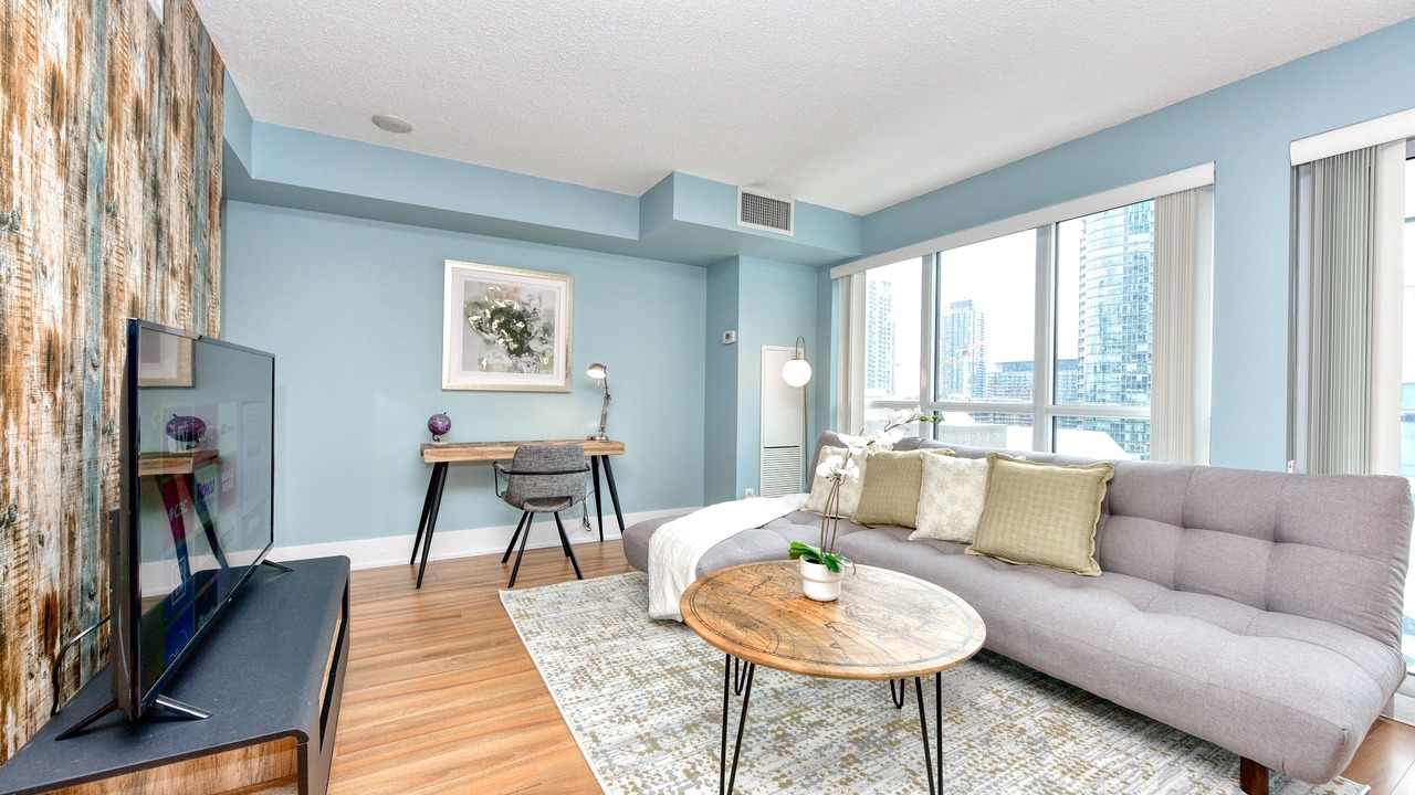 Photo of Livingroom in Toronto Entertainment District