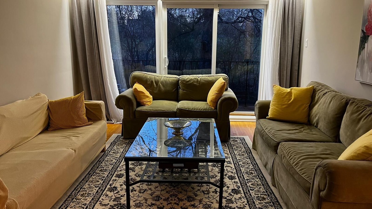 Photo of Livingroom in Bayview Woods - Steeles