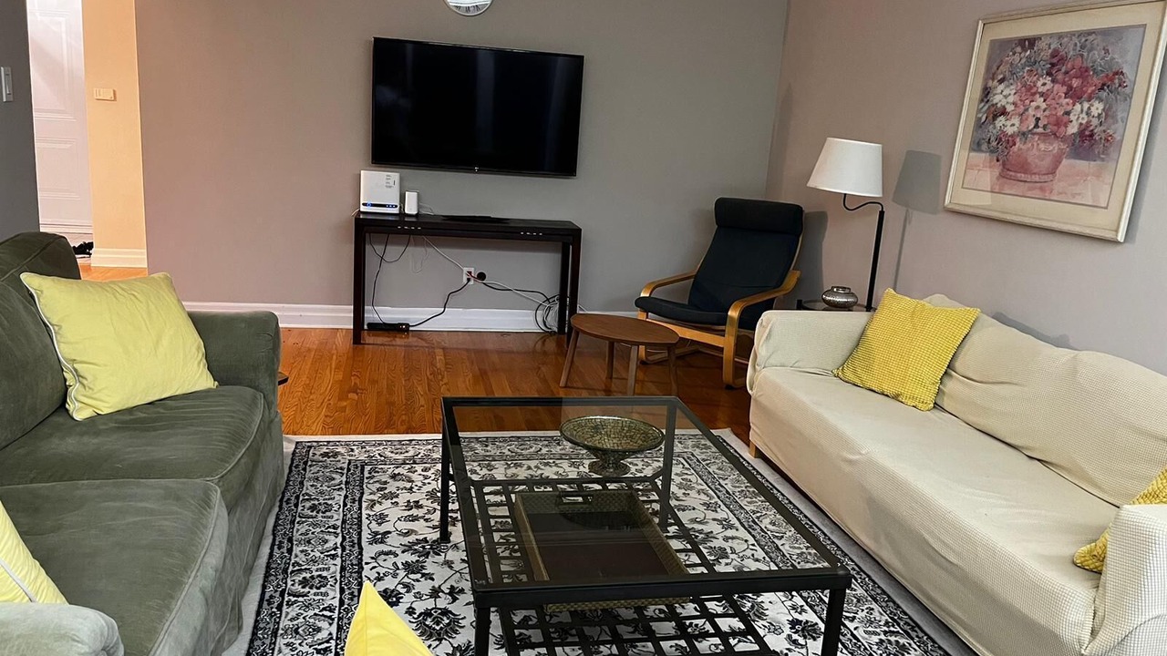 Photo of Livingroom in Bayview Woods - Steeles