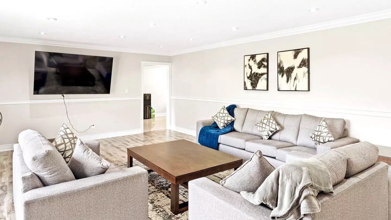 Photo of Livingroom in Caledon