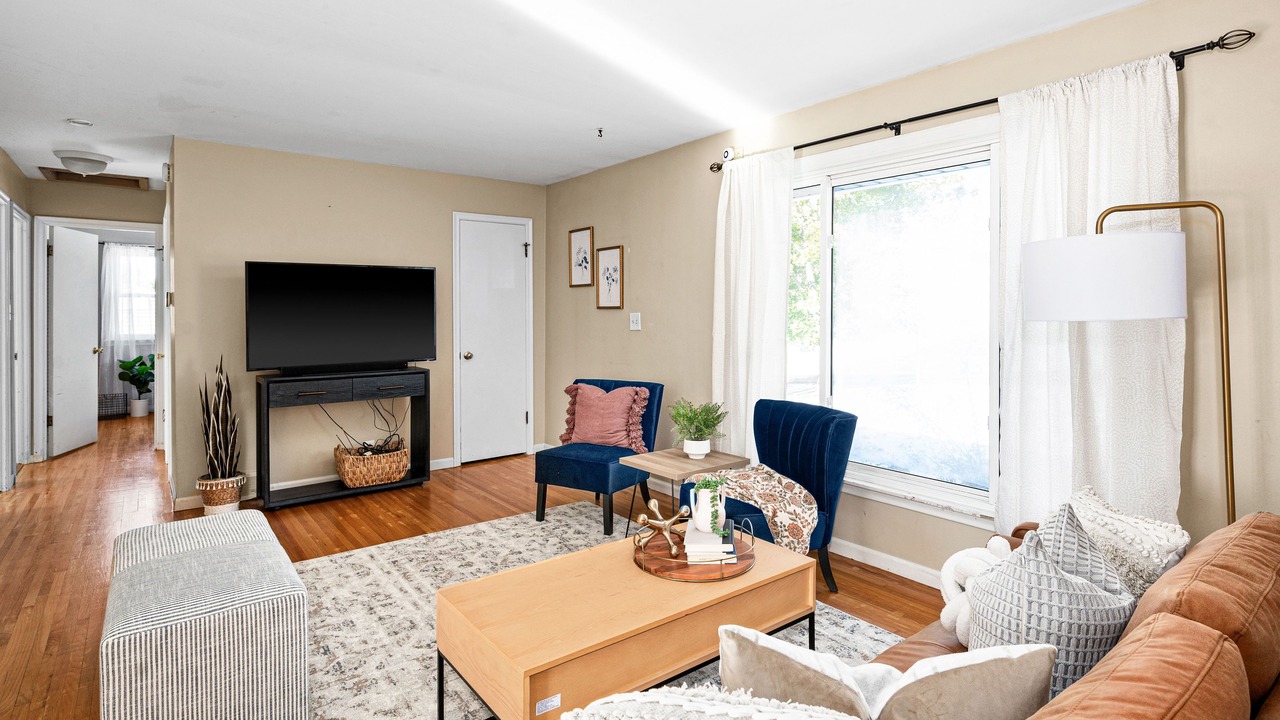 Photo of Livingroom in Kenwood