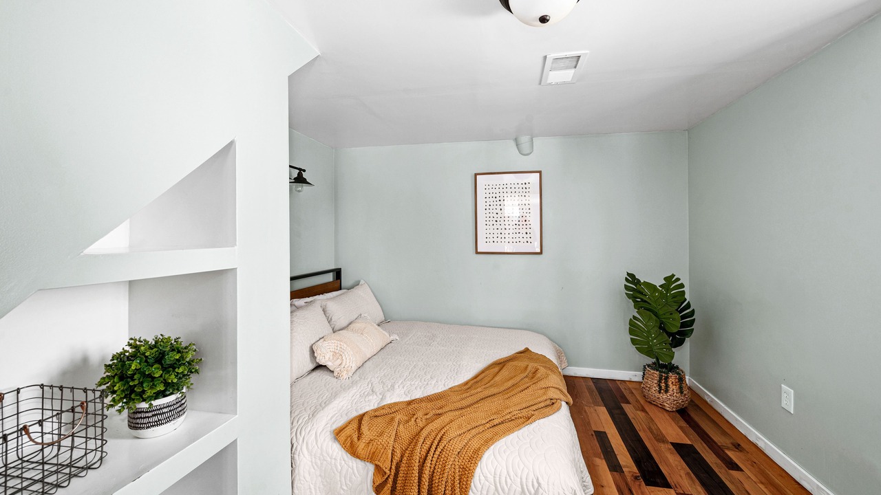Photo of Bedroom in Kenwood
