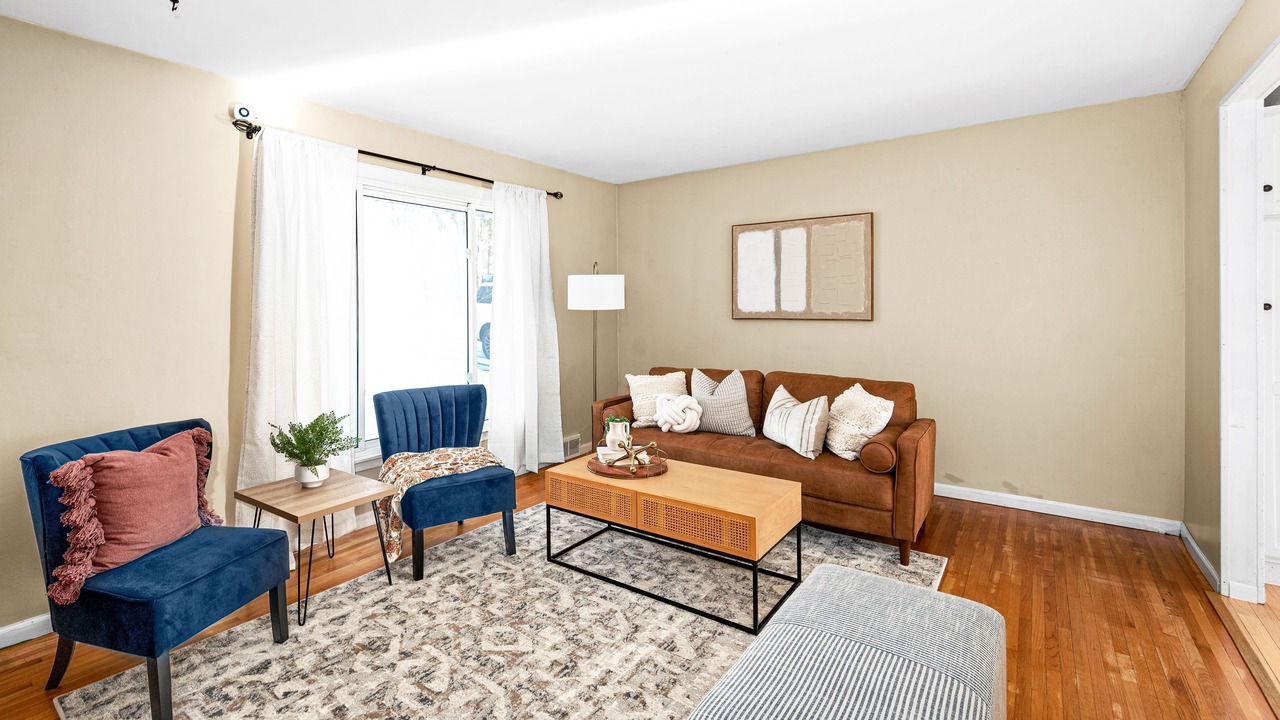 Photo of Livingroom in Kenwood