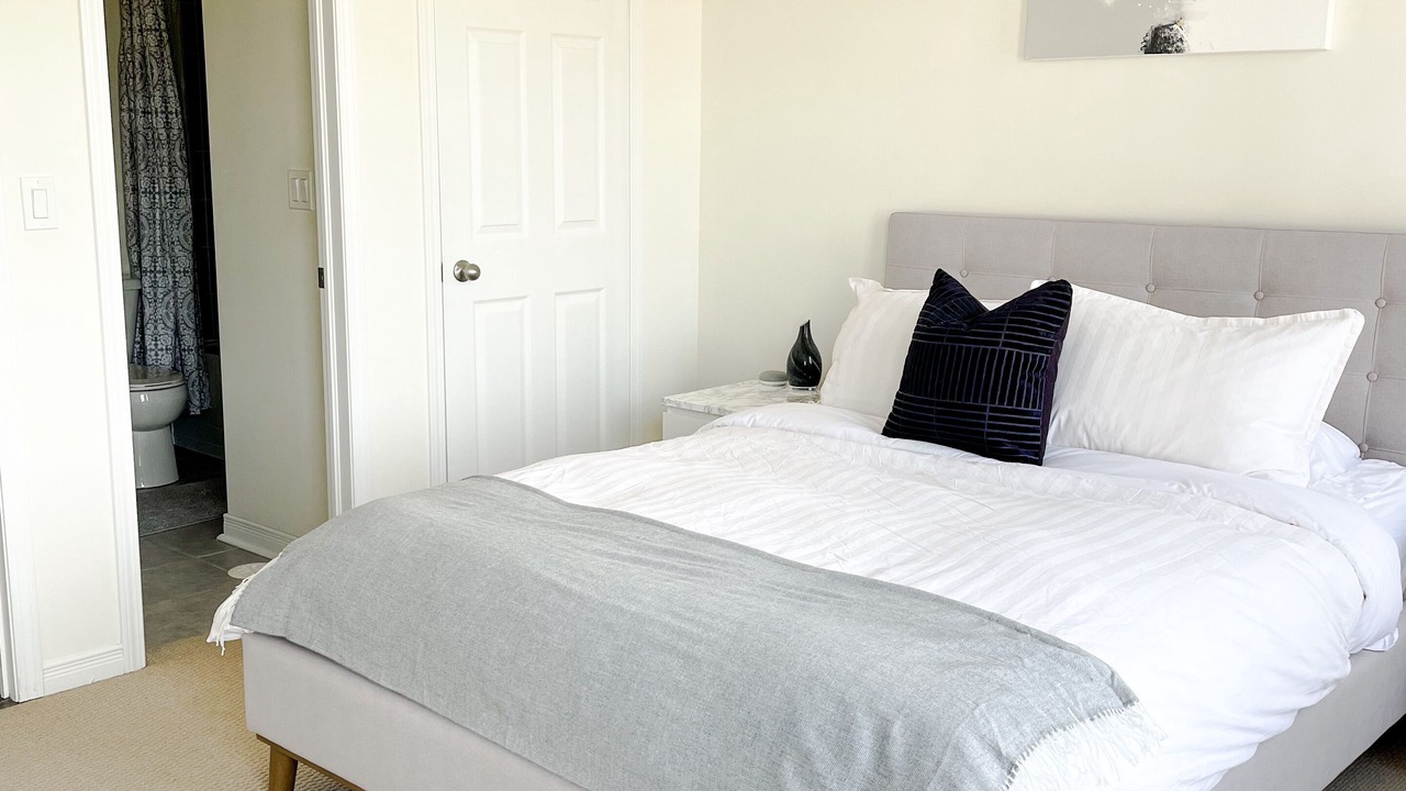Photo of Bedroom in Rouge