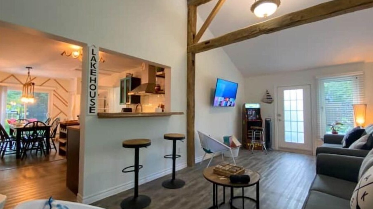 Photo of Livingroom in Plympton-Wyoming