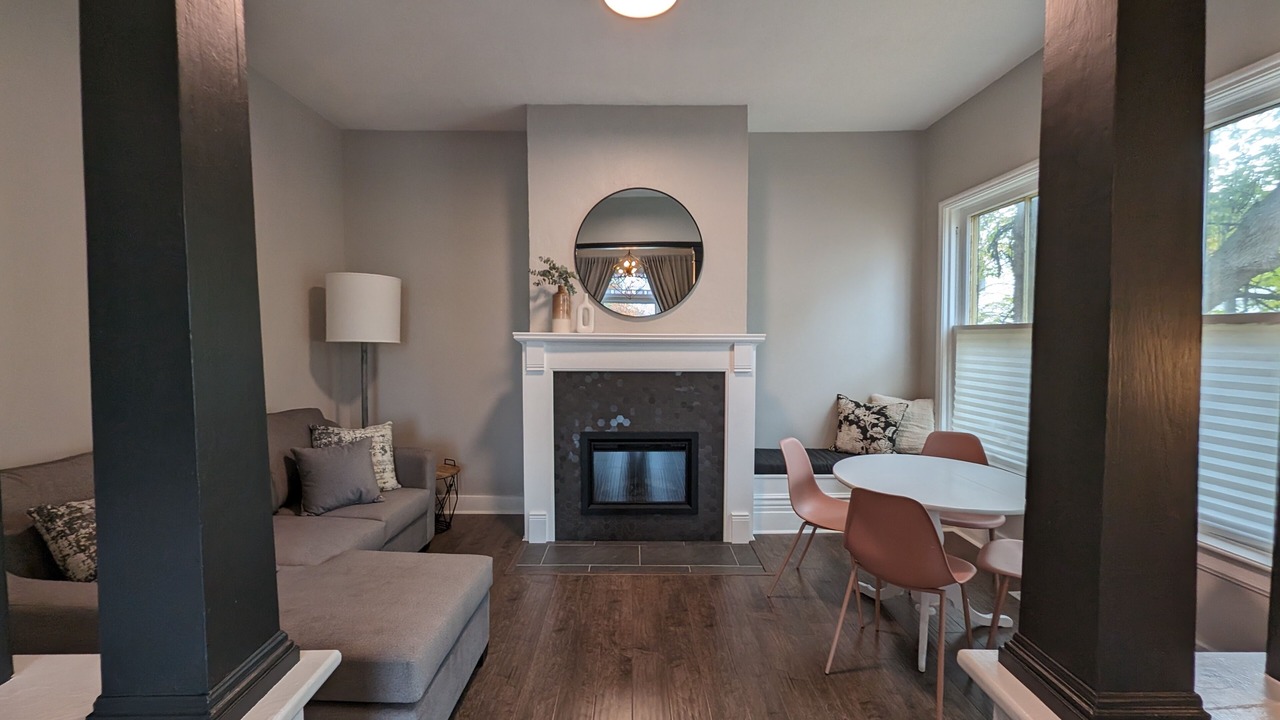 Photo of Livingroom in Petrolia