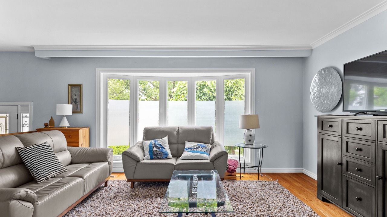 Photo of Livingroom in Clarkson-Lorne Park