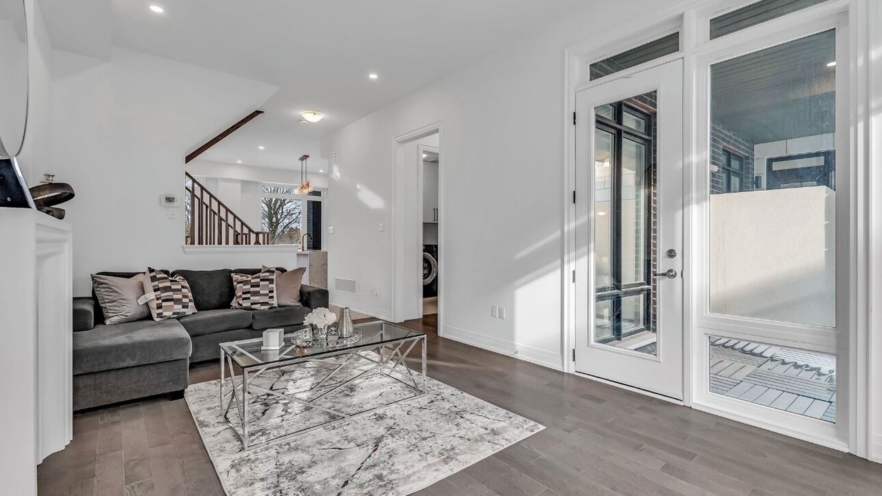 Photo of Livingroom in Richmond Hill