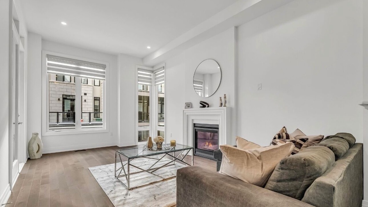 Photo of Livingroom in Richmond Hill