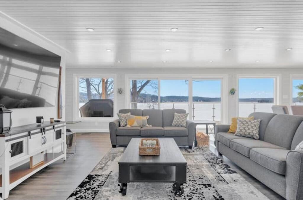 Photo of Livingroom in Centre Hastings