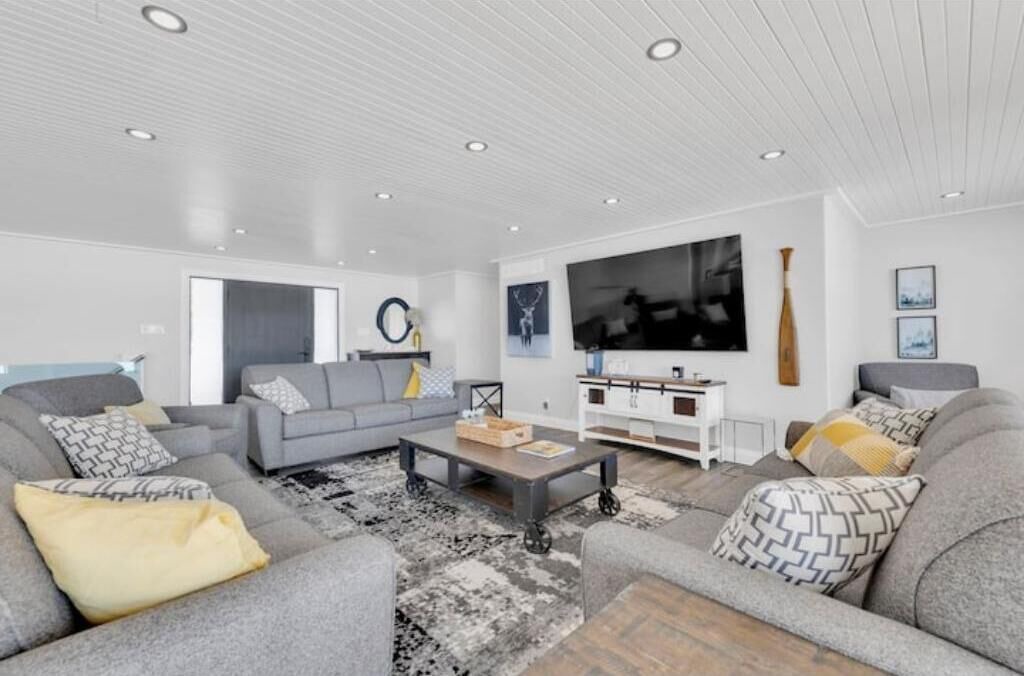 Photo of Livingroom in Centre Hastings