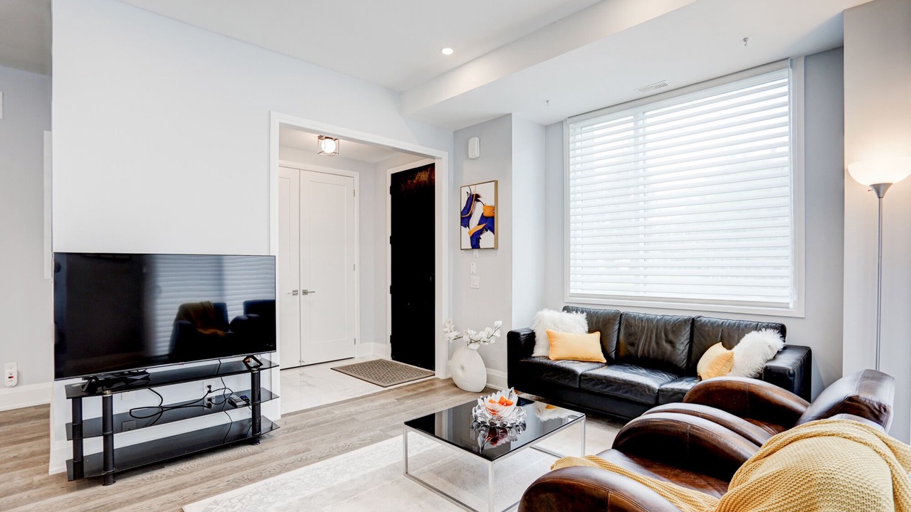 Photo of Livingroom in Bayview Village