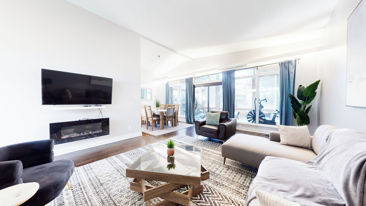 Photo of Livingroom in Bathurst Manor