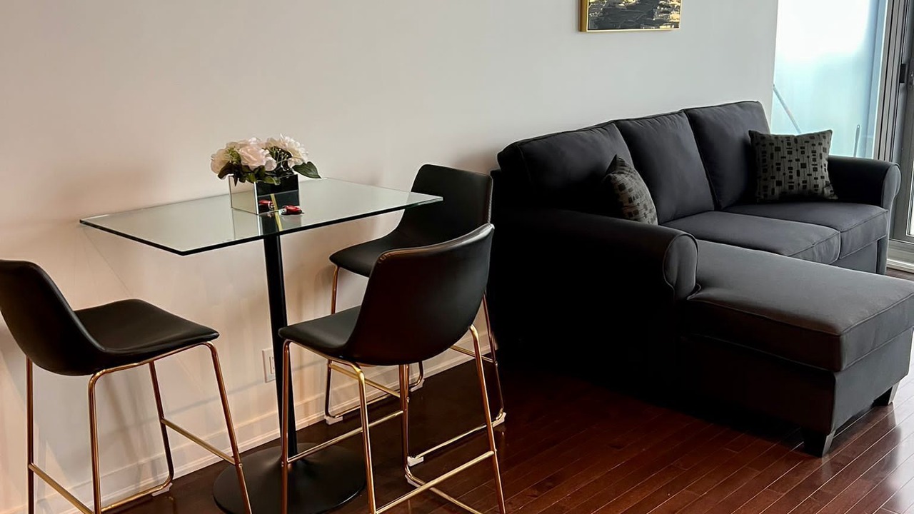 Photo of Livingroom in Toronto Entertainment District
